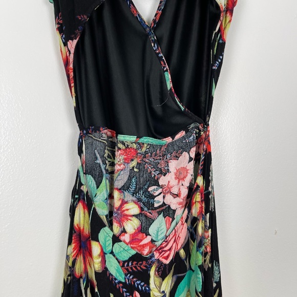Lulu’s Floral True Wrap Hi-Low 100% Rayon Back Cut Out Maxi Dress Size Small - Picture 4 of 14